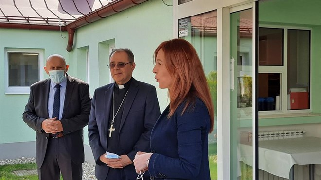 Biskup, zamjenica župana i gradonačelnik  susreli se s korisnicima Caritasove pučke kuhinje u Varaždinu